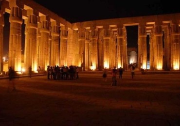 Pokaz dźwięku i światła w świątyni Philae